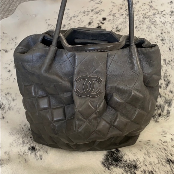 Chanel tote - Picture 1 of 6